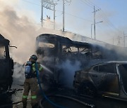 경산 공용주차장에 화재…차량 8대 불타