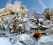 북한 묘향산의 산주폭포