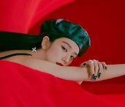 블랙핑크 지수, 선주문만 131만장 첫 솔로 'ME' 아이튠즈 57개국 '1위'