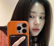 김민주, 완전 밍프로디테…핸드폰보다 작은 얼굴 크기