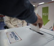 '보궐선거 사전투표 2일차' 청주 나선거구 투표율 오전 11시 기준 4.54%