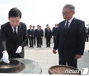 김진표 국회의장 "제주4·3 아픔 극복에 국회 모든 지원할 것"