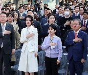 윤대통령 내외, 대구 서문시장 100주년 기념식 참석