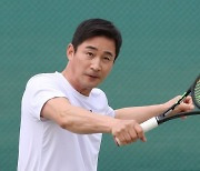 “테니스 치면 심신이 180도 달라져”…배우 전노민 씨의 건강 관리법[양종구의 100세 시대 건강법]