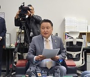 민주당, '산불 날 술자리' 의혹 김영환 충북지사 사퇴 촉구
