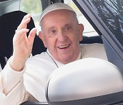 교황, 기관지염 치료 사흘 만에 퇴원