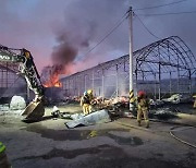 경기 남양주 산업단지서 불…비닐하우스 7동 전소