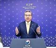 박진 외교 장관 “우크라 전쟁 국제범죄 책임 묻기 위한 노력 지지”