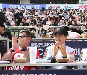 김동연의 '야구 외교'… 골드버그 美 대사와 프로야구 개막전 관람