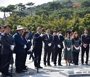 제주 4.3 추념행사가 봉하마을에서 열린 까닭