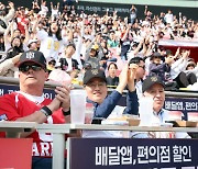김동연의 '야구 외교', 美 대사와 프로야구 관람···혁신 동맹 강화