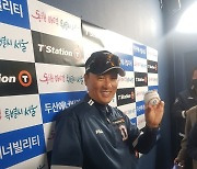 '사령탑 데뷔전서 대역전승' 두산 이승엽 감독 "선수 때보다 더 좋아"