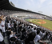 '역대 2위' 10만 관중 온 개막전, 첫 날부터 끝내기 2경기나 나왔다