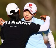‘복통 투혼’ 김효주, LA 오픈 3R 2타 차 2위…시즌 첫 우승 도전(종합)