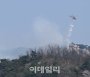 [포토]서울 종로구 인왕산 산불 진화 작업