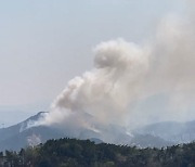 서울 인왕산 화재로 120여 가구 대피‥충남 홍성군 산불에 대응 3단계 발령