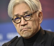 ‘영화음악의 거장’ 사카모토 류이치 별세···향년 71세