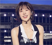 [MD포토] 레드,벨벳 웬디 '팬 보며 힘내요'