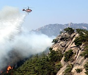 축구장 20개 면적 소실… 인왕산 화재, 4시간여 만에 큰불 잡혀