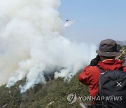 산불 발생한 서울 도심의 인왕산