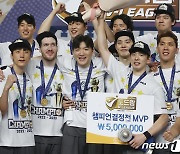 대한항공 MVP 한선수와 승리의 주역들