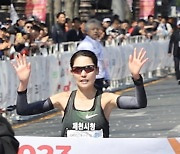 '마라톤 간판' 최경선, 개인최고기록 경신..."계속 수립 도전"