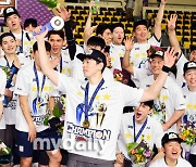 [MD포토] 위풍당당 한선수 '내가 MVP'