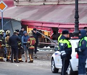 러 카페서 폭발로 군사블로거 사망· 32명 부상…"조각상에 폭발물"