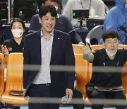 '2연패 뒤 2연승' 김종민 도로공사 감독 "0% 가능성 도전하겠다"