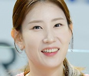 [Ms포토] 김수지 '중계석에서 미소 반짝~'