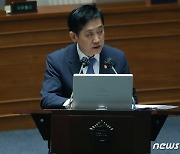 김주현 "은행권 지나친 담보 위주 대출 시대에 맞지 않아"