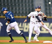 ‘뒤돌아 보고 싶지 않구나!’ 박민우[포토]