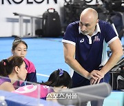 [포토]김연경과 아본단자 감독, 심각하게...