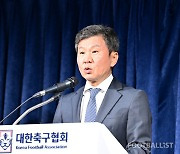 최악의 상황 우려되는 축구협회, 정 회장 사퇴하면 '행정력 증발' 안하면 '꼬리자르기'