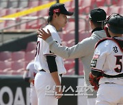 [IS 포커스] 무너지는 토종 에이스, 휘몰아치는 WBC 후폭풍