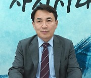 민주당 "산불 중 골프연습 김진태, 지사직에서 물러나야"