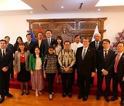 Indonesian foreign minister attends Iftar in Seoul