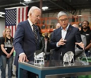 U.S. President Biden sees SK siltron plant a “game changer’’