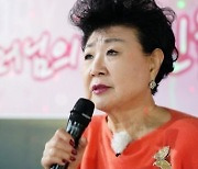 '밤안개' 가수 현미, 향년 85세 별세...자택에서 쓰러져 [종합]