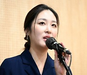 '축구협회 이사' 신아영, 사면 논란에 "변명 여지 없어.. 제 불찰"