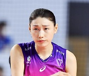 [ST포토] 김연경, '긴장하고 서브 준비'