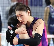 [포토S] 김해란 꼭 안아주는 김연경