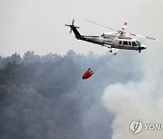 산불 진화하는 전남도 헬기