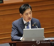 답변하는 김주현 금융위원장