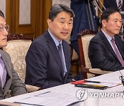 이주호 부총리, 학폭 근절 대책 마련을 위한 시도 교육감 임원단 간담회