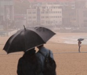 [오늘의 날씨] 부산·경남(5일,수)…비 최대 80㎜, 남해상 돌풍·천둥번개