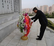 왕야쥔 주북 中대사, 북중우의탑 참배… 부임과 동시에 밀착 행보