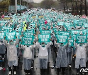 2만여 간호사들 국회 앞 모여 "간호법 국회 통과 간절해"