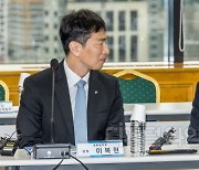 [포토] 금융규제혁신회의 참석한 김주현-이복현