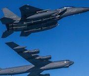 미 전략폭격기 B-52H 4대 괌 배치…“지역 안보에 대한 의지 보여줘”